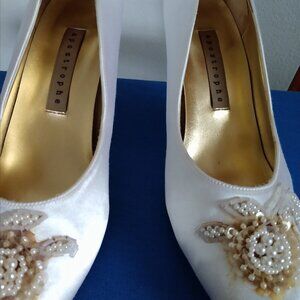 Apostrophe white bridal pumps